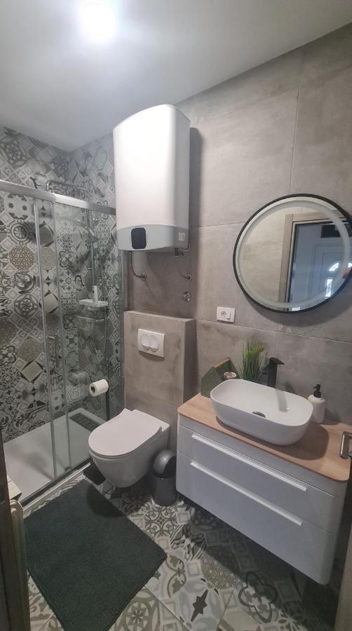 Doki Apartment ชิเบนิก ภายนอก รูปภาพ