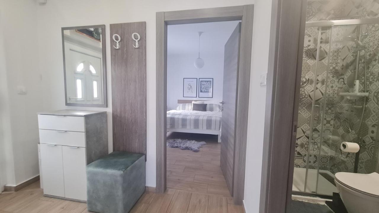 Doki Apartment ชิเบนิก ภายนอก รูปภาพ