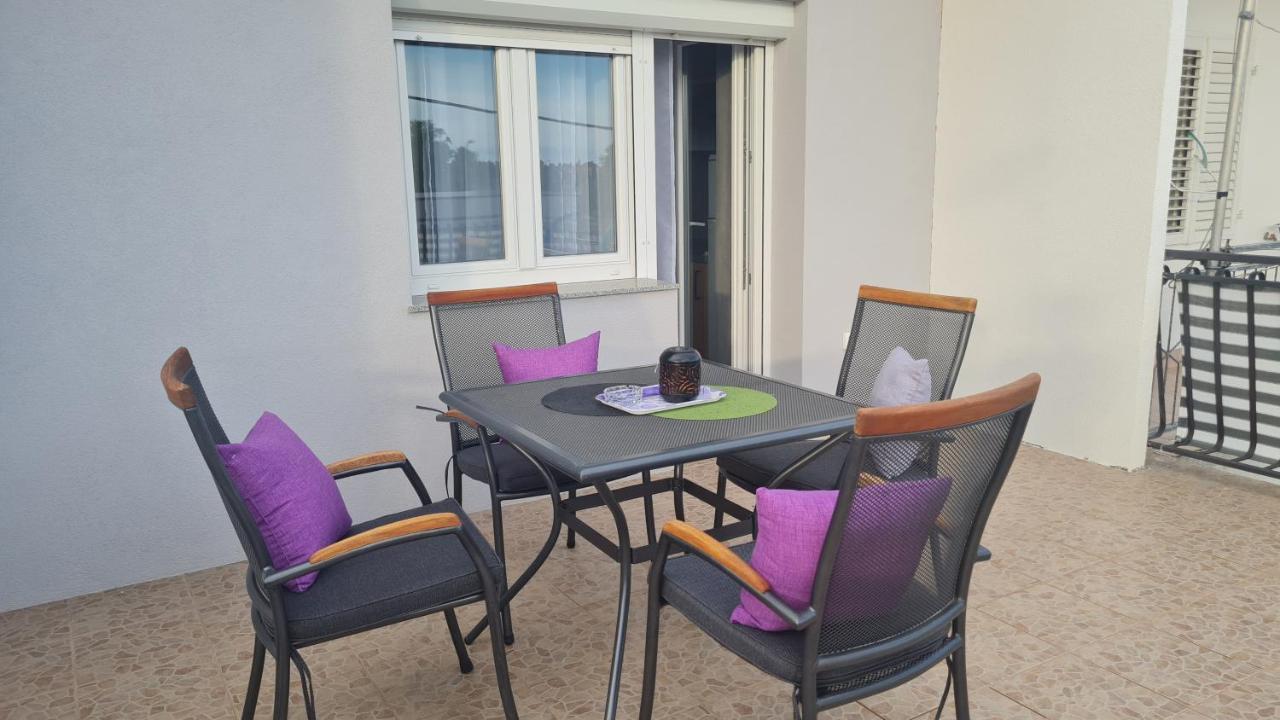Doki Apartment ชิเบนิก ภายนอก รูปภาพ