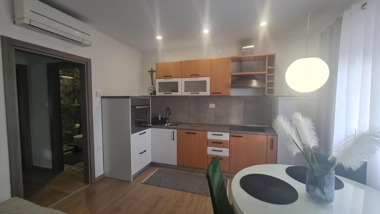 Doki Apartment ชิเบนิก ภายนอก รูปภาพ